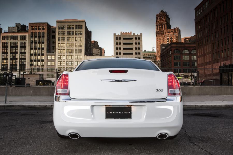  Chrysler 300C Motown Edition 2013 года  (фото 21 из 39)